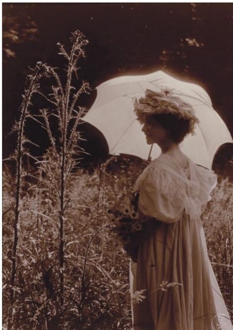 White Parasol, Royalty Art, Journal Photos, Portrait Vintage, Old Photography, Photo Club, Famous Photographers, Photo Vintage, Vintage Portraits