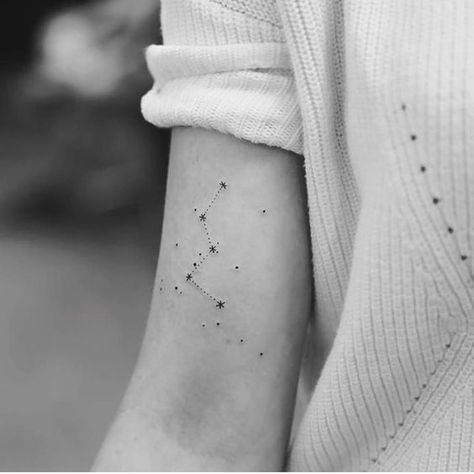 Orion constellation tattoo on the bicep  Small Orion constellation tattoo on the bicep. Star Constellation Tattoo, Henne Tattoo, Constellation Tattoo, Star Constellation, Star Tattoo, Geniale Tattoos, Gorgeous Tattoos, Constellation Tattoos, Star Tattoos