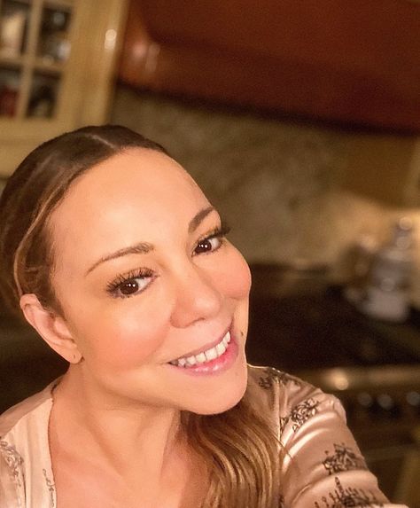 Mariah Carey Kids, Mariah Carey Pictures, Clear Glowing Skin, Mariah Carey, Day Off, Singer Songwriter, Glowing Skin, Style Icons, Songwriting