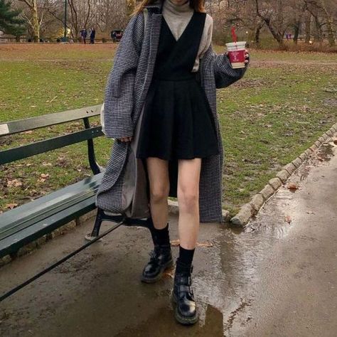 Dark Academia Outfit, Academia Outfits, Academia Fashion, Aesthetic Outfit, Mode Inspo, 가을 패션, Fashion 2020, Looks Style, Mode Inspiration