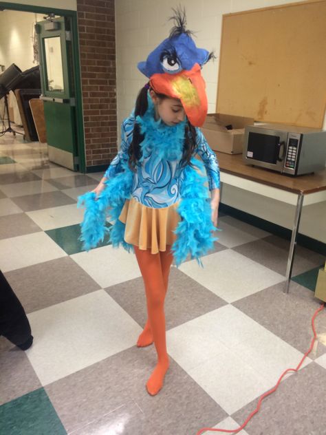 My daughter as Zazu. I made the mask. Diy Zazu Costume, Zazu Costume Diy The Lion King, Lion King School Play, Lion King Costumes Diy, Zazu Costume, Lion King Costumes, Rafiki Costume, Zazu Lion King, Pumba Lion King