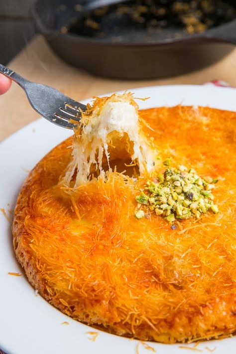 Kanafeh/Künefe (Sweet Cheese Pastry) Kunafa Recipe, Lebanese Desserts, Sweet Cheese, حلويات عربية, Arabic Dessert, Hot Cheese, Postre Keto, Cheese Pastry, Arabic Sweets