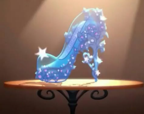 THE CINDERELLA GLASS SLIPPER Sofia The First Cartoon, Cinderella Glass Slipper, Everafter High, Cinderella Aesthetic, Ashlynn Ella, Lizzie Hearts, Cinderella Slipper, Fairy Shoes, Heels Aesthetic