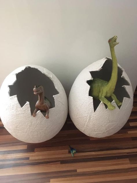 Dinosaur Party Table Centerpiece, Dinosaur Yard Decorations, Dinosaur Diy Decorations Party Ideas, Diy Dinosaur Head, Dinosaur Cardboard Cutout Diy, Dinosaur Eggs Diy, Dinosaur Party Diy, Dinosaur Party Ideas Decorations, Dinosaur School Activities