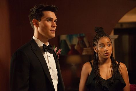 Starr Carter, Girlfriend And Boyfriend Love, Lamar Johnson, Amandla Stenberg, Blood In Water, Kj Apa, Natural Hair Journey, Thug Life, Hair Journey