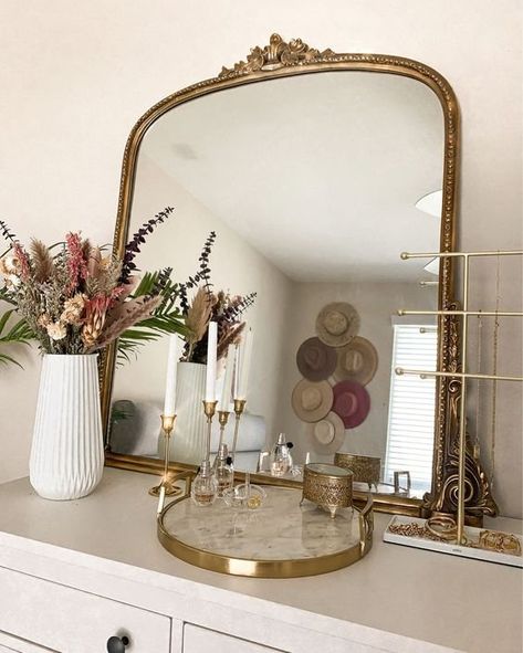 I Found the Best Anthropologie Mirror Dupe! (Plus 7 More Affordable Options) — Champagne & Savings Flex Bedroom Ideas Nyc, Cream Bathroom Aesthetic, Vintage Dresser Decor Ideas, Gold Vintage Bedroom, Gold Aesthetic Room Decor, Classy Room Decor, Room Decor Classy, Vanity Decor Ideas, Vanity Styling