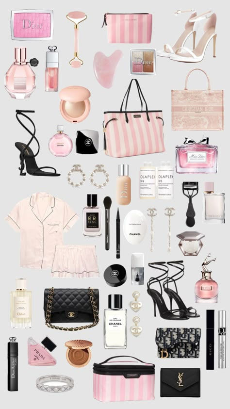 Xmas List Ideas, Sanrio Outfits, Cute Friend Poses, Chav Outfits, Victoria's Secret Aesthetic, Girly Christmas Gifts, Girl Apartment Decor, February Ideas, What's In My Purse