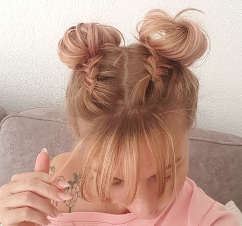 Pink Hair Space Buns, Blonde Space Buns Aesthetic, Blonde Space Buns, Penelope Aesthetic, Rose Gold Hairstyles, Space Buns Short Hair, Aesthetic Wishes, Gold Hairstyles, Becka Mack