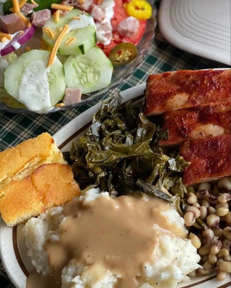 Southern Cookout, Cookout Aesthetic, Food Plate, Soul Food Dinner, Dinner Meals, Food Dinner, Delicious Meals, Soul Food, Dinner Ideas