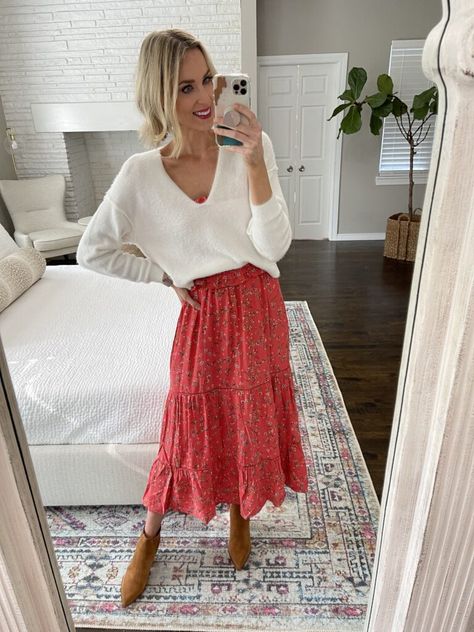 Sweater Over Dress, Straight A, Classic White Shirt, Affordable Fashion Women, Wardrobe Classic, Style Inspiration Winter, Summer Dress Outfits, Fall Skirts, Hey Girl