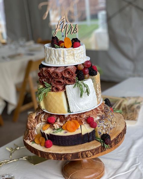 Wedding Cake Purple Ombre, Cheese Board Display, Charcuterie Wedding, Cheese Tower, Cheesecake Wedding Cake, Wedding Cheesecake, Cheese Wedding Cake, Cheese Table, Bike Cakes