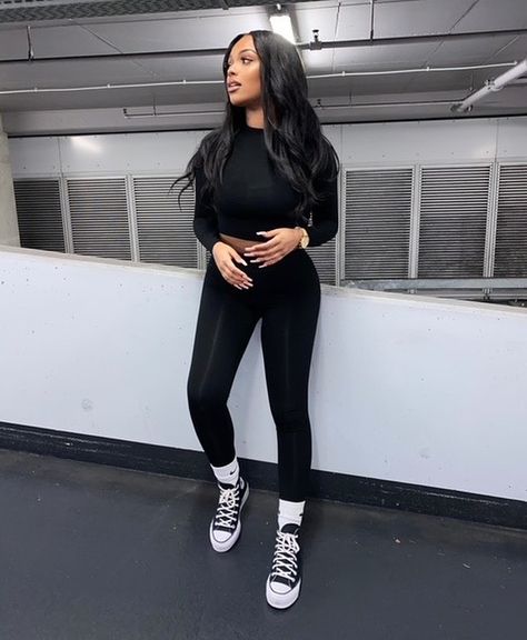 Converse Outfit Black, Platform Chucks, Converse Outfit, Boujee Outfits, Naked Wardrobe, 90s Fashion Outfits, Outfits With Converse, Causual Outfits, Streetwear Fashion Women