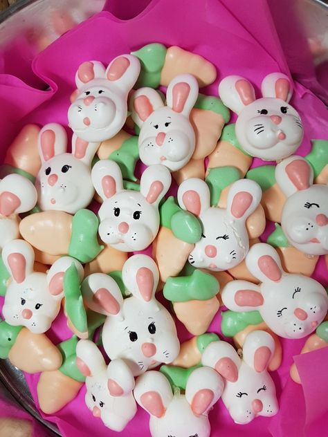 Meringue Bunny, Easter Meringue Cookies, Easter Meringue, Easter Deserts, Meringue Desserts, Easter Bunny Cookies, Easter Menu, Easter Baking, Bunny Cookies