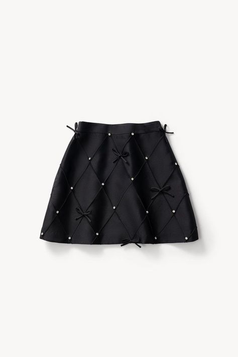 Unique Skirts Design, Skirt With Bow, Skirt Ideas, Black Skirts, High Waisted Skirts, Bow Skirt, Skirt Sewing, Designer Skirts, Skirt With Buttons