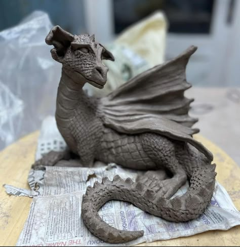 Ceramic Dragons Pottery, Ceramic Dragon Sculpture, Clay Dragon Easy, Dragon Clay Sculpture, Clay Sculpting Ideas, Dragon Ceramics, Dragon Sculpture Clay, Pottery Dragon, Dragon Clay