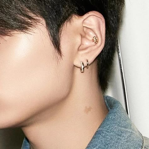 Jay Ear Piercing, Jay Conch Piercing Enhypen, Jay Conch Piercing, Jay Park Icons Enhypen, Kpop Piercings Male, Jay Piercing Enhypen, Enhypen Details Wallpaper, Enhypen Ear Piercing, Jay Enhypen Details