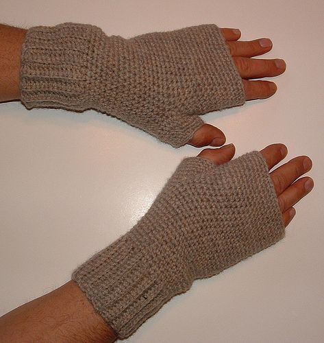 Men's Crocheted Fingerless Gloves and other great gift ideas for men on - all free patterns! mooglyblog.com Crocheted Gloves, Crochet Fingerless Gloves Free Pattern, Crochet Mitts, One Skein Crochet, Fingerless Gloves Crochet Pattern, Crochet Men, Men Crochet, Crochet Gloves Pattern, Men's Gloves