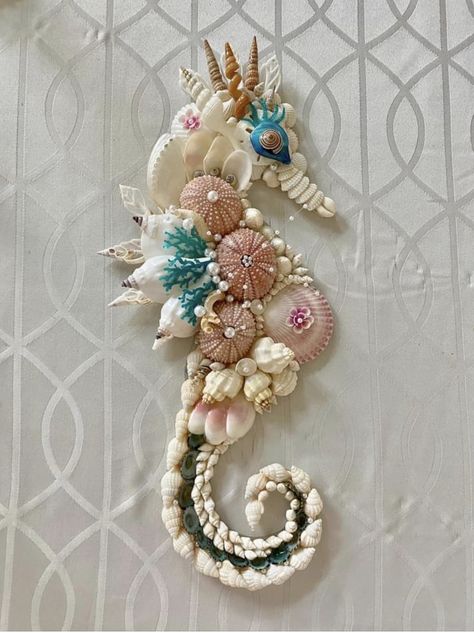 Stones Decoration, Seashell Seahorse, Seahorse Crafts, Seahorse Wall Art, Sea Shells Diy, Beach Themed Crafts, Seashell Design, Seahorse Art, Beach Glass Crafts