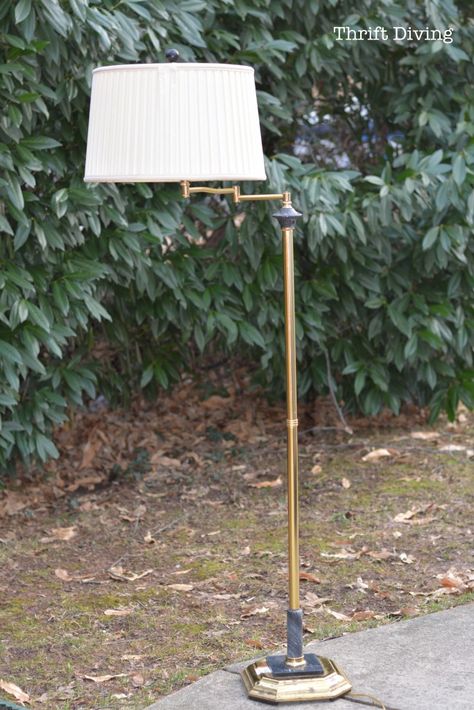 Floor Lamp Redo, Paint Lamps, Floor Lamp Makeover, Thrift Store Lamp Makeover, Upcycle Lamp, 80s Furniture, Cheap Furniture Makeover, Lamp Redo, Diy Lamp Makeover