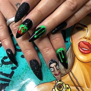 Queen Nail Art, Evil Queen Disney, Disney Princess Nail Art, Disney Manicure, Disney Nail Art, Disney Princess Nails, Disneyland Nails, Disney Nail Designs, Disney Acrylic Nails