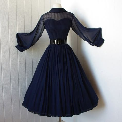 Bombshell Dress, Robes Vintage, Vintage 1950s Dresses, Cute Prom Dresses, Fancy Dresses, Ball Dresses, A Dress, Lany, Classy Outfits