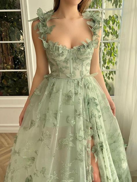 Wedding Dresses With Green Detail, Spring Court Outfit, Enchanted Forest Theme Debut, Bride Reception Dresses, Corset Fashion Outfits, Stylish Wedding Dresses, Classy Prom Dresses, Cute Dress Outfits, Prom Dress Inspiration