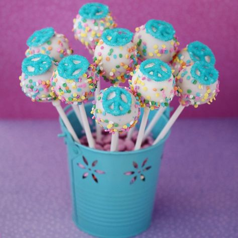 Peace Sign Cake Pops Peace Sign Cake, Peace Sign Party, Peace Sign Cakes, Peace Sign Birthday, Peace Cake, Hippie Cake, Love From The Oven, Cake Pop Maker, Hippie Party