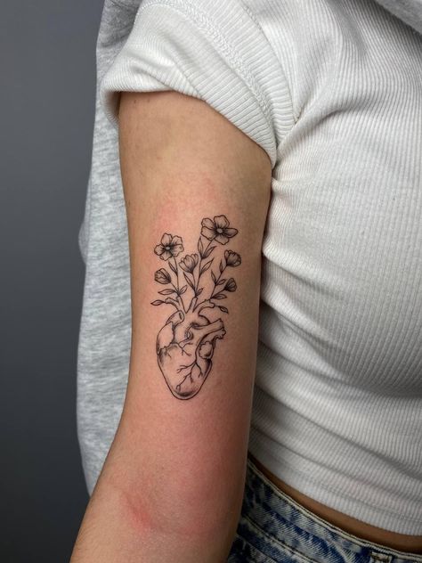 Sleeves On Women Tattoo, Upper Bicep Tattoo, Tattoo Ideas Female Fine Line, Unique Upper Arm Tattoos For Women, Arm Tattoos Female, Bicep Tattoo Women, Anatomy Tattoo, Kpop Tattoos, Inner Arm Tattoos