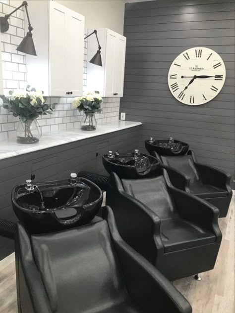 Salon Shampoo Area, Hairstyles 2020 Trends, Beauty Salon Stations, Nail Salon Equipment, Minerva Beauty, Small Salon, Barber Shop Interior, Salon Design Ideas, Home Hair Salons