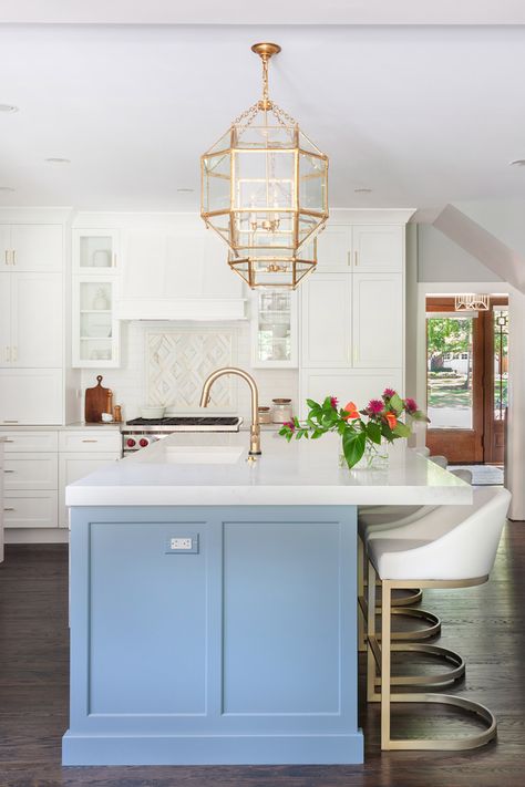 Gorgeous white kitchen with blue island, gold accents, stunning backsplash, high-end appliances, inspiring pendants lights as well as a fun and functional bar area. #kitchendesign #luxurykitchen #homedecor #dreamkitchen #kitchenremodel #kitchenideas #designtips #kitchendecor #kitchenbacksplashideas #kitchenislandideas #goldpendants #kitchenseating Blue Kitchen Island, Kitchen Island Tops, Light Blue Kitchens, Grey Kitchen Island, White Kitchen Island, Studio Kitchen, Gold Kitchen, Transitional Kitchen, Kitchen Pendants