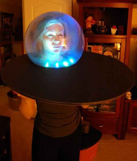 Madame Leota Costume - Fantastic idea!!! Madame Leota Costume, Diy Haunted Mansion, Haunted Mansion Costume, Fun Holiday Food, Best Costumes, Haunted Mansion Halloween, Madame Leota, Halloween Circus, Halloween Forum