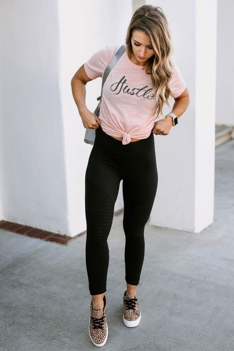 Leggings And Graphic Tee, Tennis Skirt Outfit, Graphic Tee Outfits, Legging Outfits, Athleisure Outfits, Cute Summer Outfits, Casual Fall Outfits, Mom Outfits, Outfits With Leggings