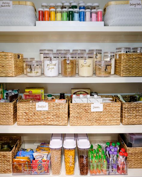 #thehomeedit Home Edit Pantry, Pantry Transformation, Baking Cupboard, Organization Aesthetic, Pantry Bin, Pantry Room, Organized Pantry, Pantry Organisation, Home Edit