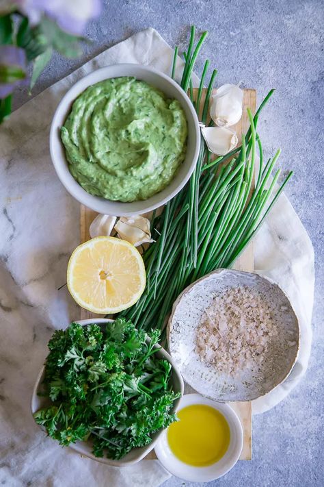 Vegan Green Goddess Avocado Dip, a plant-based take on the classic featuring parsley, chives, tarragon, and garlic. Perfect for sandwiches and as a dip for crudités! #vegan #greengoddess #avocado #dip #platter #plantbased #easy #herbs Vegan Green Goddess, Avocado Dip Recipe, Green Goddess Dip, Dip Platter, Catering Food Displays, Vegetable Platter, Avocado Dip, Vegan Dip, Homemade Condiments