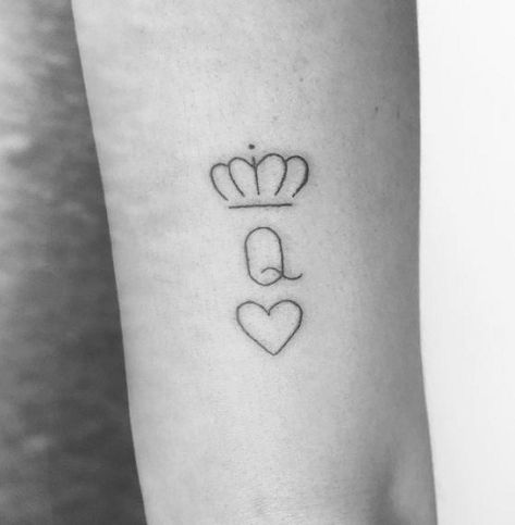 Wonderful Queen Tattoo Design King Of Hearts Tattoo, Freddie Mercury Tattoo, Queen Tattoos, Tattoo Queen, Queen Tattoo Designs, Crown Tattoos For Women, King Queen Tattoo, Queen Bee Tattoo, Queen Crown Tattoo