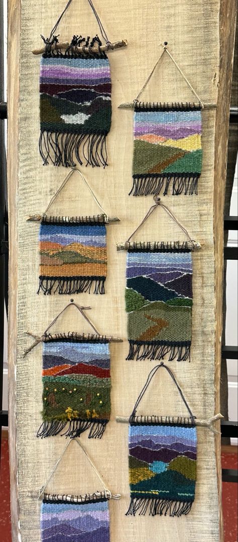 Loom Designs Weaving, Mini Tapestry Weaving, Small Tapestry Weaving, Landscape Tapestry Weaving, Weaving Tapestry Patterns, Mountain Weaving, Weaving Projects Ideas, Landscape Weaving, Tapestry Diy