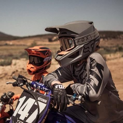 Dirt Bike Pics, Motocross Photography, Motocross Girls, Custom Scrambler, Dirt Bike Gear, Bike Couple, Motocross Love, Cool Dirt Bikes, Motorcross Bike