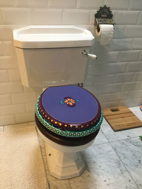 Painted Toilet Seats, Paint Toilet, Painted Toilet, Crafternoon Ideas, Toilet Art, Toilet Seats, Dream Bathroom, Cement Tile, Toilets