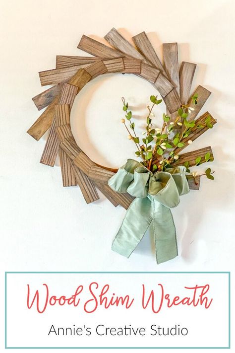 Scrap Wood Trim Crafts, Wood Shims Projects Ideas, Shims Projects Ideas, Wood Shim Crafts, Wood Shim Projects, Pallet Wreath, Shim Crafts, Paint Stick Crafts Diy Projects, Wood Wreaths