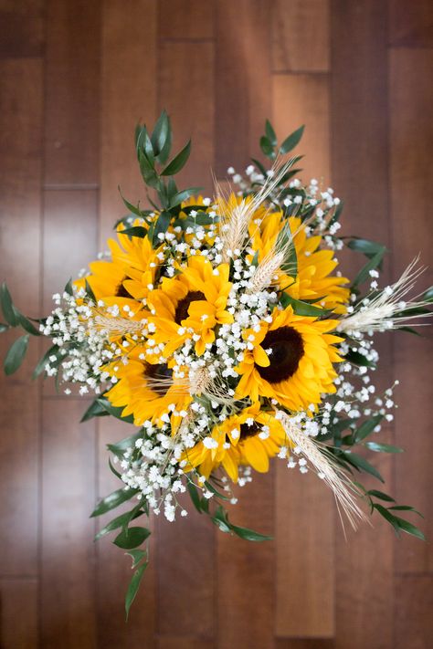 Sunflowers with baby’s breath and dried wheat Sunflower And Wheat Bouquet, Cupple Pictures, Fern Centerpiece, Wheat Wedding, Wedding Theme Color Schemes, Wheat Flower, Fall Barn Wedding, Dried Wheat, Sunflower Wedding Bouquet