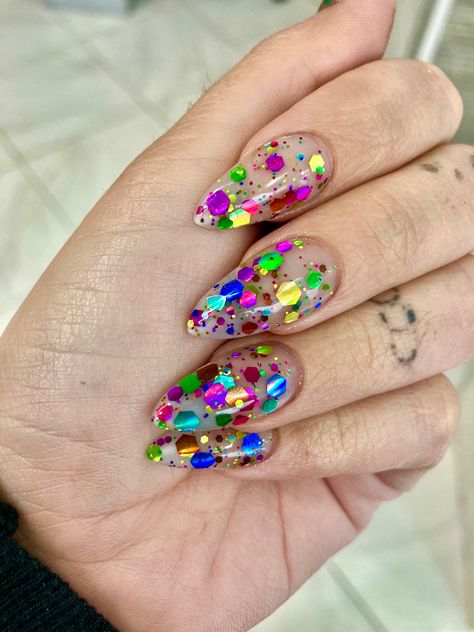 Confetti Dip Nails, Nails With Confetti Glitter, Encapsulated Heart Nails, Nails Chunky Glitter, Jelly Glitter Nails, Glitter Encapsulated Nails, Glitter Jelly Nails, Rainbow Glitter Nails, Sequin Nails