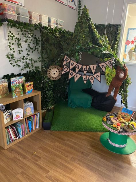 Reggio Library Area, Cozy Reading Nook Classroom, Natural Themed Classroom, Forest Classroom Ideas, Classroom Decor Nature Theme, Forest Kindergarten Classroom, Reading Garden Eyfs, Classroom Trees Corner, Reading For Pleasure Display