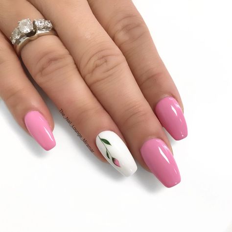 Simple spring tulip nail art design Nail Tulip Design, Tulip Design Nails, Nail Art Tulips, Tulip On Nails, Tulip Acrylic Nails, Tulips Nail Art, Tulip Nail Designs, Spring Nails Tulips, Tulip Nails Design Spring