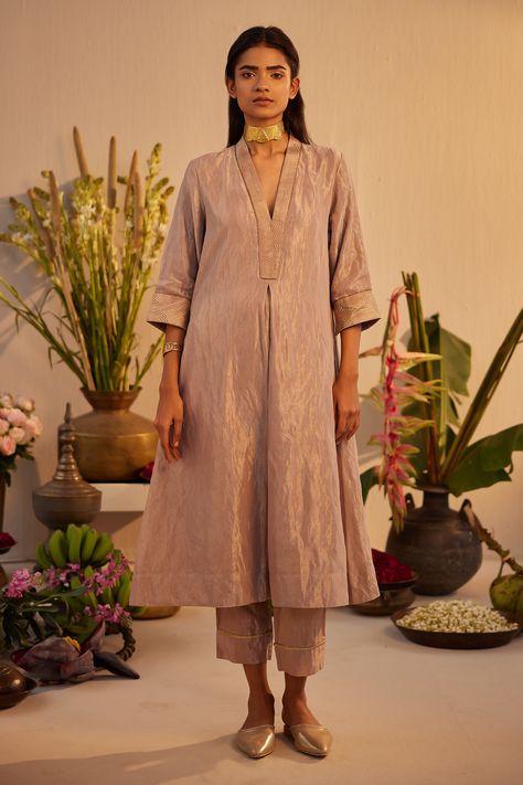 Buy Pink Tissue Plain Geometric V-neck Woven Border Kurta With Pant For Women by Shorshe Clothing Online at Aza Fashions. Plain Kurta Sets For Women, Tissue Kurta Design, V Neck Kurta Design, Tissue Suits Design, Pants For Kurti, Shorshe Clothing, V Neck Kurti Design, Tissue Dress, Tissue Kurta