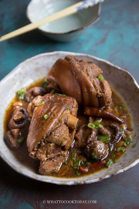 Chinese Braised Pork Hocks with Peanuts (Instant Pot) Pork Hock Recipes, Pork Hocks Recipe, Hock Recipes, Chinese Braised Pork, Instant Pot Asian Recipes, Asian Pork Recipes, Pressure Cooker Pork, Asian Fusion Recipes, Recipe Instant Pot