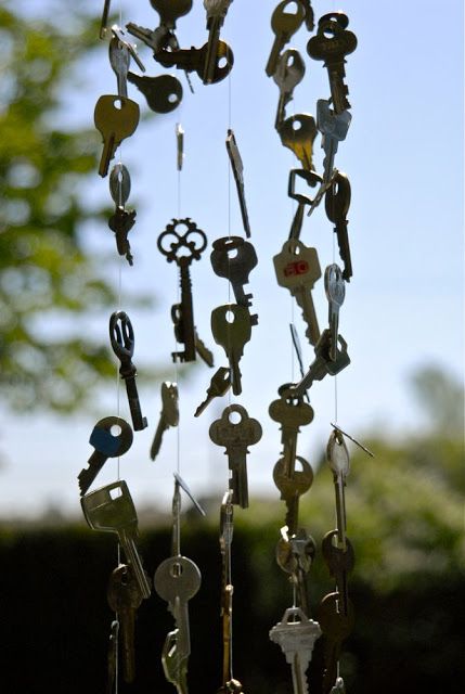 Old Key Crafts, Windchimes Diy, Key Crafts, Wind Chimes Homemade, Unique Wind Chime, Diy Shows, Key Projects, Lost Keys, Old Keys