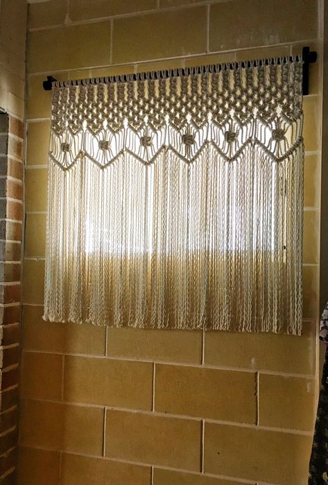 Macrame Curtains Diy, Macrame Window Curtain, Macrame Door Curtain, Pola Macrame, Yarn Wall Art, Macrame Backdrop, Macrame Knots Pattern, Macrame Wall Hanging Diy, Macrame Wall Hanging Patterns