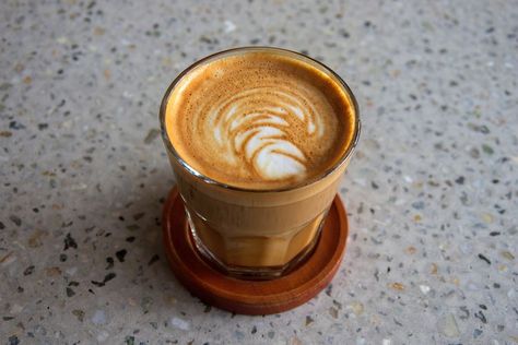 What Exactly Is a Flat White? Everyone's Favorite Coffee Order Cortado Coffee, Australian Coffee, Coffee Vibe, Flat White Coffee, Steamed Milk, Shot Of Espresso, Milk Foam, At Starbucks, Double Shot