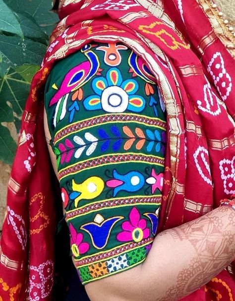 Saree Tazzles, Sadu Work, Acrylic Drawing, Heirloom Traditions, Navratri Dress, Hand Work Design, Blouse Back Neck Designs, Back Neck Designs, Living Room Partition Design