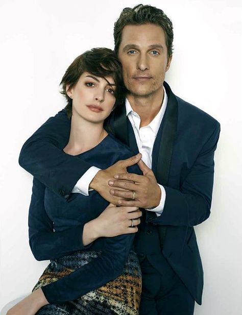 Family Photo Pose, Couple Picture Poses, Business Portrait, Couple Photoshoot Poses, Studio Photoshoot, Photo Poses For Couples, Matthew Mcconaughey, Family Posing, Photo Couple